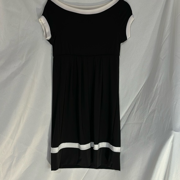 White House Black Market Dresses & Skirts - White House Black Market Black with white trim short sleeve dress Sz S